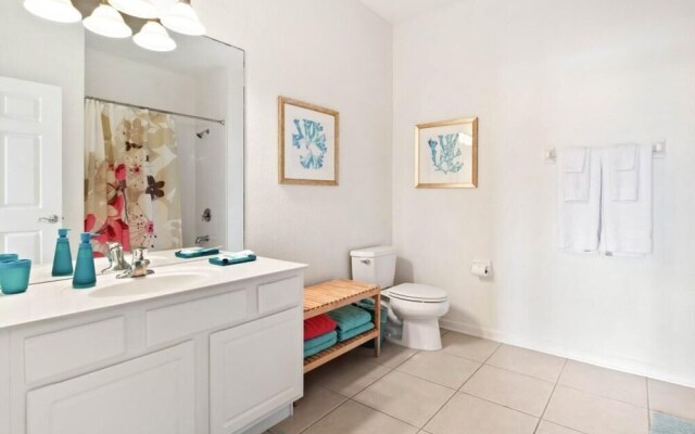 Lake View Treasure 2 Bedroom Condo by Redawning