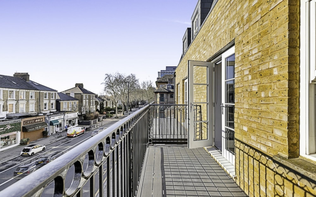 Chic Chiswick Apartment