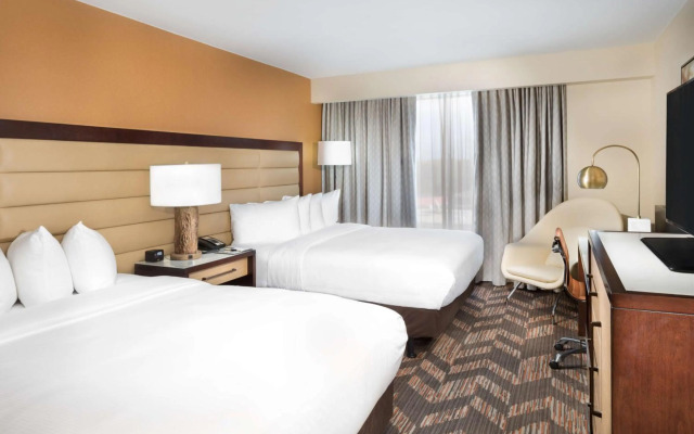 DoubleTree by Hilton Hotel Lawrence