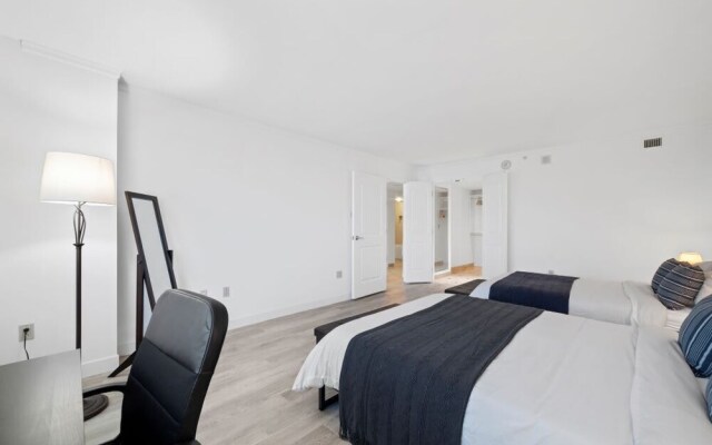 Sleep 6 Stylish 1BR 2BA Beachfront Cozysuites