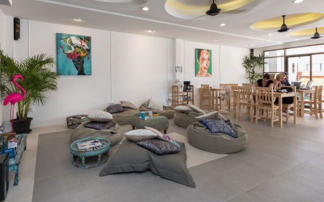 Castaway Guesthouse Hostel and Bar