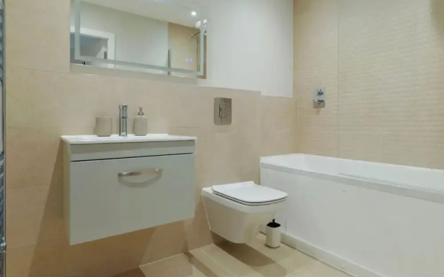 Luxury Manchester Apartment - Pink