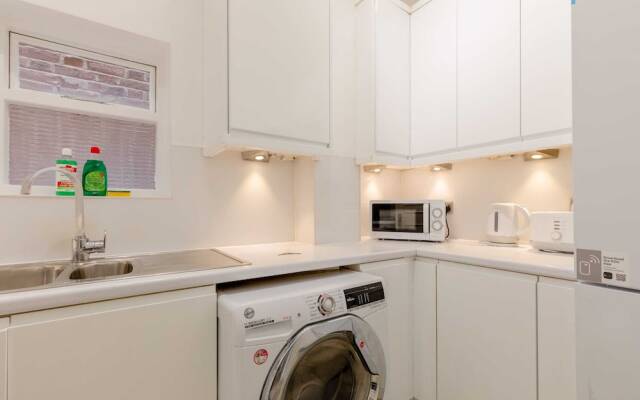 Roomy 3BD by Hampstead Heath!