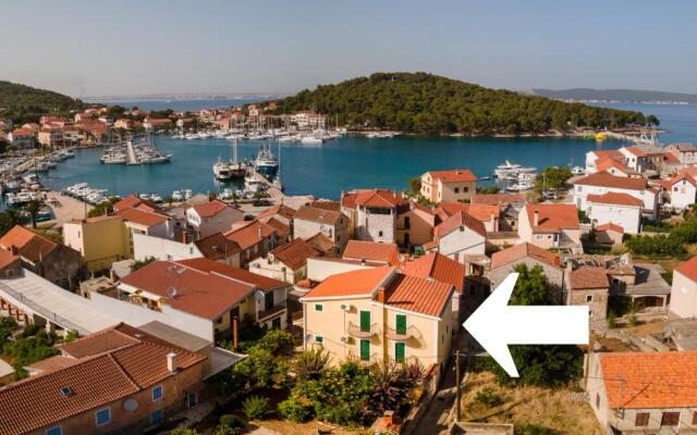 Din - 40 m from sea - A5(2+2)