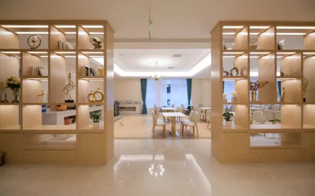 Vienna International Hotel (Causeway Bay Plaza Honggutan Center Nanchang)