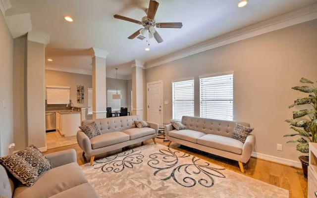 Spacious Houston Home ~ 16 Mi to NRG Stadium!
