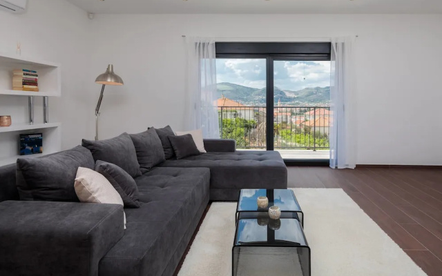 Villa Salt - 10 people, heated pool, Trogir, near beach & Split airport