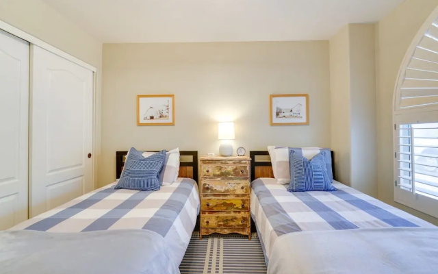 Near Golf & Hikes! Poolside Retreat in Phoenix