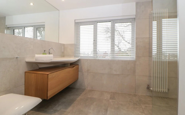 2 White Rock Court