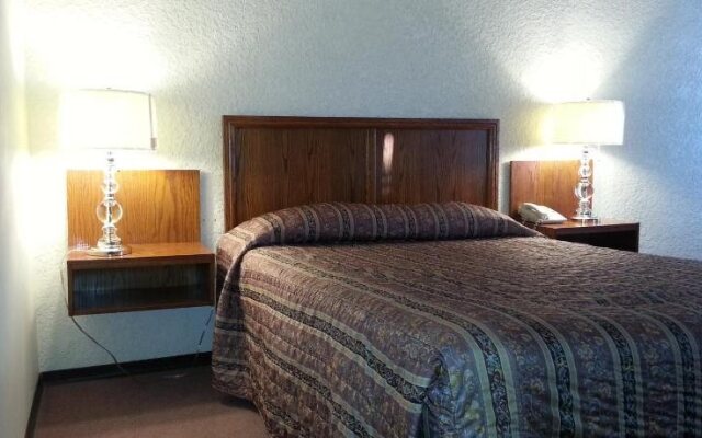 Maple Creek Motor Inn