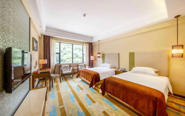Days Hotel and Suites Yangjiang