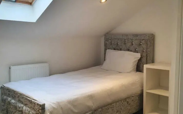 Fantastic New Room-4