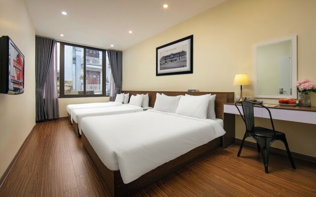 Queen Cafe Hotel & Pub