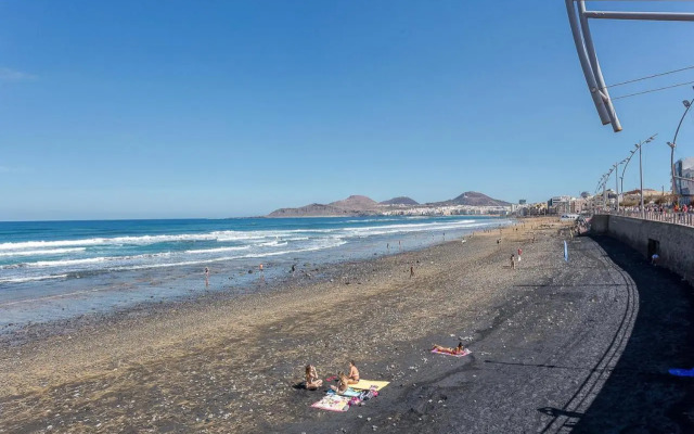 Flatguest Cicer - 3BDR + Balcony + Beach
