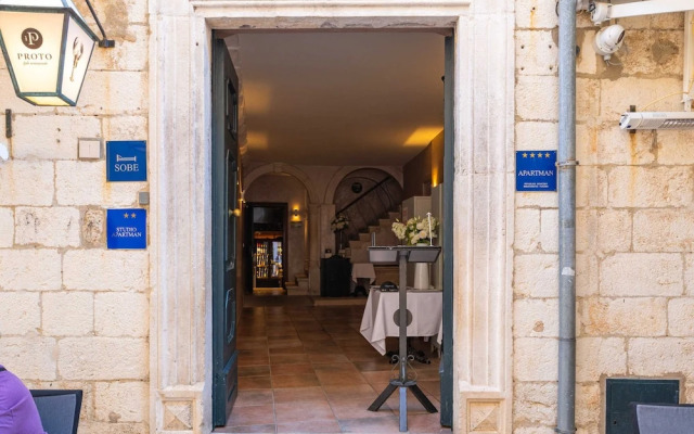 Two Stars Two Beds Downtown Apartment