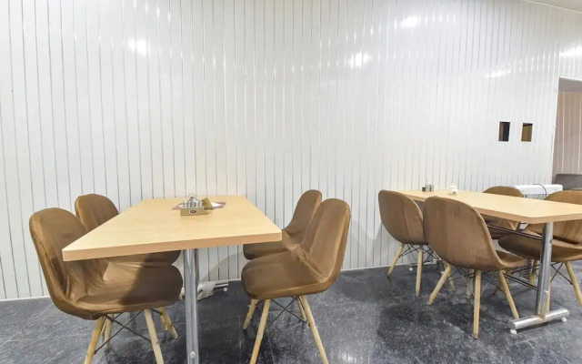 Fabhotel Pearl Square