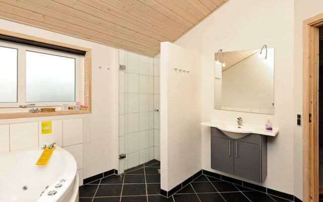 Spacious Holiday Home in Oksbol near Water Park
