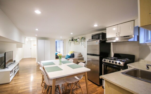 Leslieville Cozy & Bright Apt in Trendy Beaches