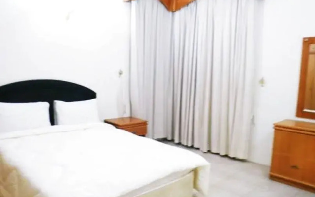 Euro Plaza Apartments