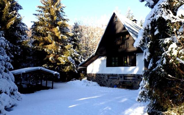 Krpáčovo, Nízke Tatry - chata na kraji lesa
