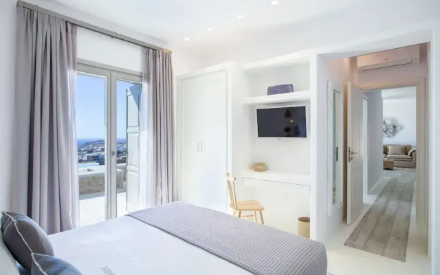 Nice Villa at Kalafatis Beach