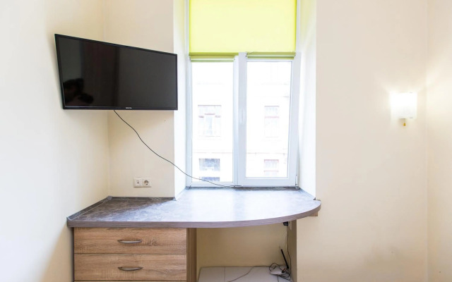 Кониського 7