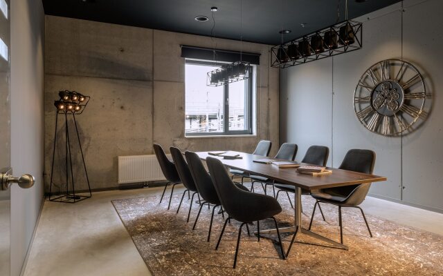Moxy Edinburgh Airport