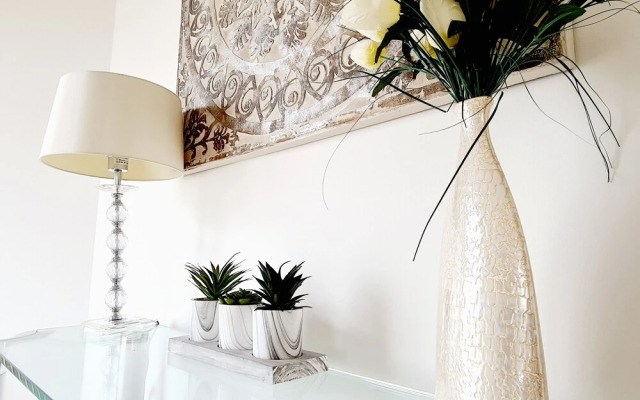 Seas the Day - Luxury Beach Apartment - Sleeps 4