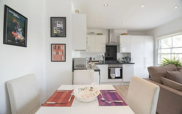 Modern apartment in Shepherds Bush