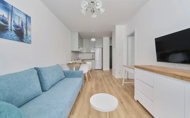 Blue Sky Apartment by Renters