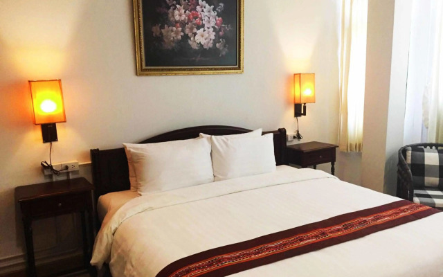 99 The Gallery Hotel
