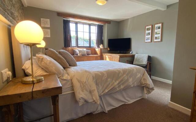 Tom's of Tregaron