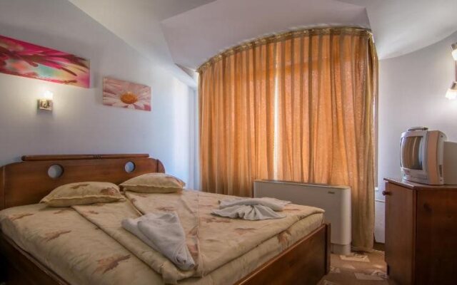 Family Hotel Iv