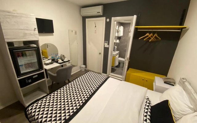 Piano Hotel