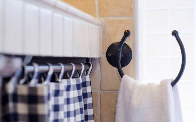 JOIVY Attic on the Lake