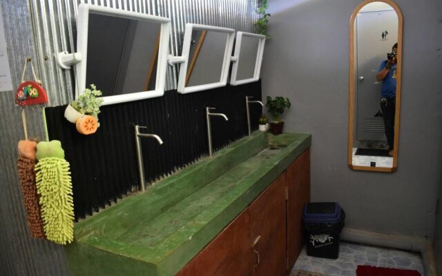 Harbor Hostel - Adults Only