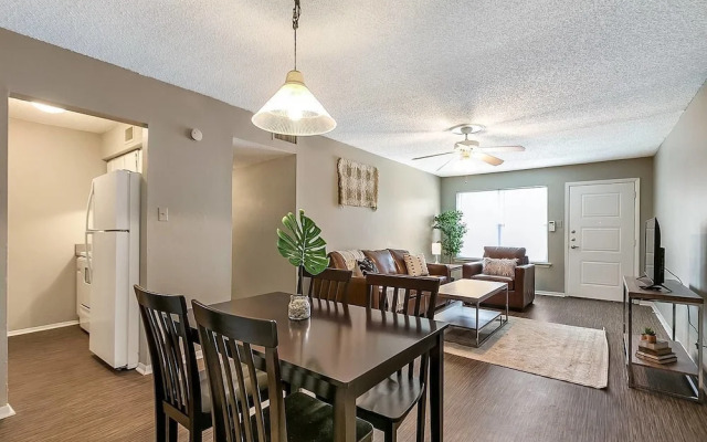 LSU Suite + Pool + Gym