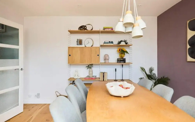 The Brunswick Retreat - Warm 3bdr Flat With Balcony