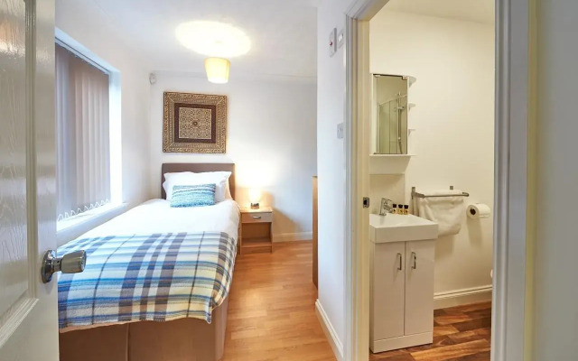 Furzton Serviced House - Shortstay Mk