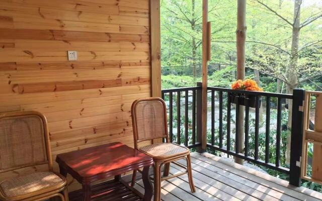 Lanrenyuanlin Hotspring Wooden House