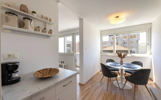 Apartment Toma, Modern Suite In Quiet District