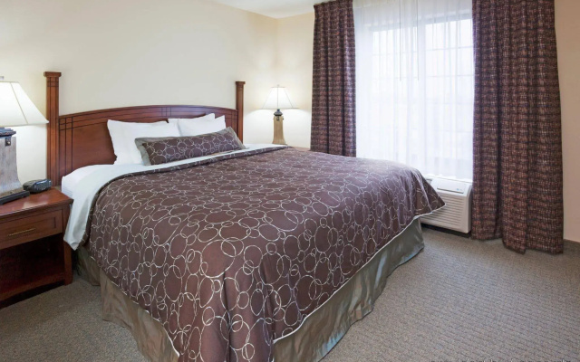 Staybridge Suites Milwaukee West-Oconomowoc by IHG