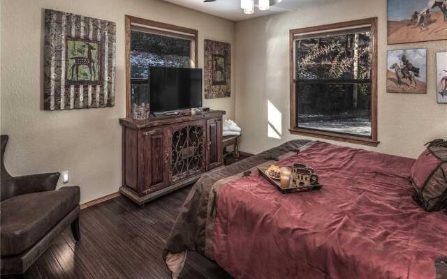 Midtown Riverfront 1, 2 Bedrooms, Hot Tub, Sleeps 6