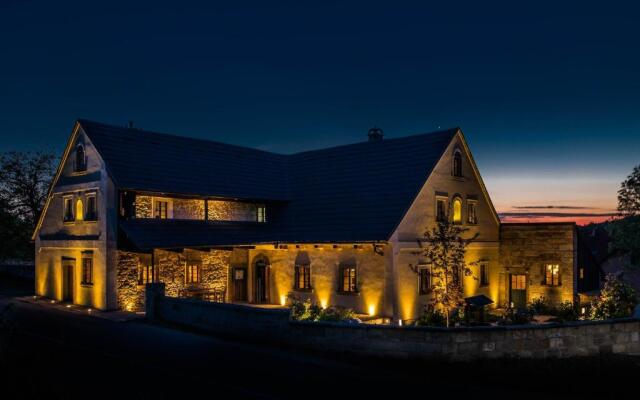 RESORT KOVÁRNA - Frýdštejn - stylové ubytování, luxusní wellness, zážitková restaurace