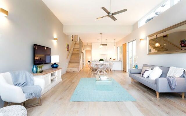 Beachside bliss (669i)