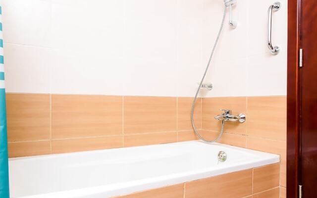 OYO 243 Home Marina Suites 1BR