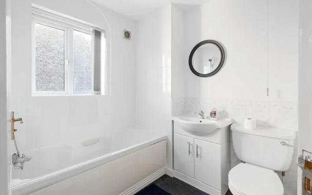 Homely 3 bed House Near Birmingham City Centre