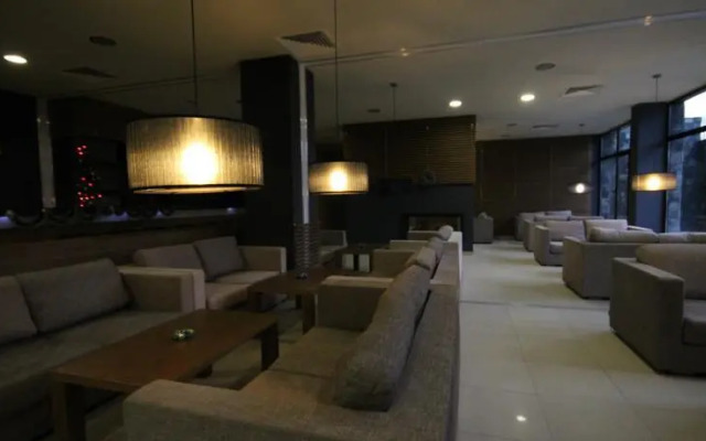 Studio New Estate in Aspen Valley