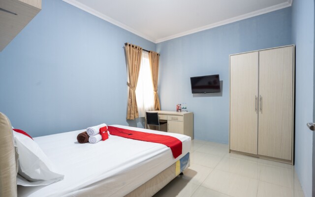 RedDoorz Plus near Siloam Karawaci