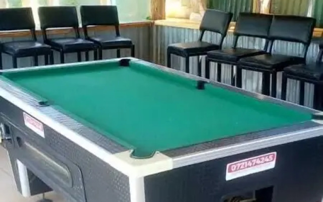 White House Lounge & Accommodation